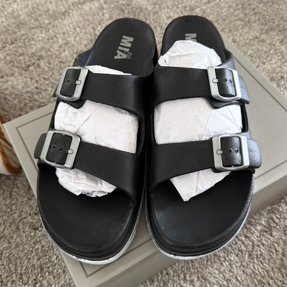 NEW MIA Cammy Black Sandals with Buckles 10 Women - Picture 4 of 6